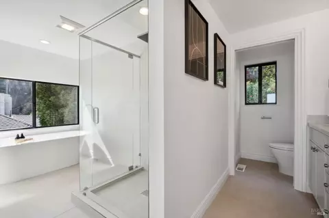 Bath - 513-515 Bridgeway Blvd, Sausalito, CA 94965 photo 4 of 9
