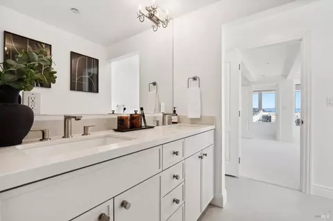 Bath - 513-515 Bridgeway Blvd, Sausalito, CA 94965 photo 5 of 9