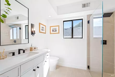 Bath - 513-515 Bridgeway Blvd, Sausalito, CA 94965 photo 1 of 9
