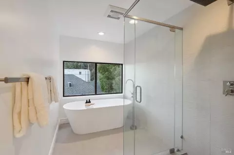 Bath - 513-515 Bridgeway Blvd, Sausalito, CA 94965 photo 6 of 9