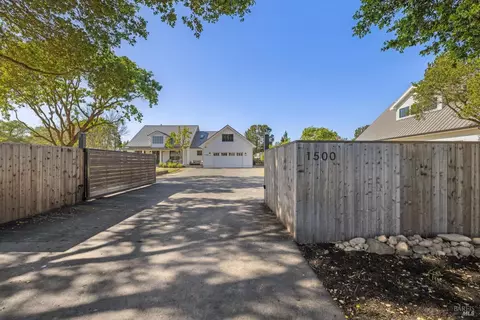 1500 W Watmaugh Rd, Sonoma, CA 95476
