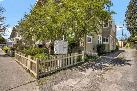 Exterior - 312 Washington St, Petaluma, CA 94952 photo 5 of 12