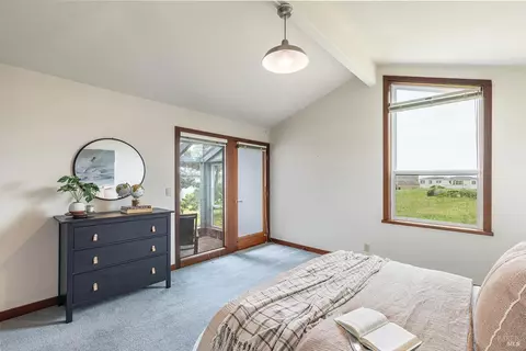 Bedroom - 2025 Dubloon Ct, Bodega Bay, CA 94923 photo 5 of 7