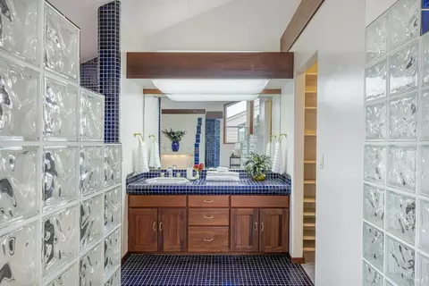Bath - 2025 Dubloon Ct, Bodega Bay, CA 94923 photo 2 of 5
