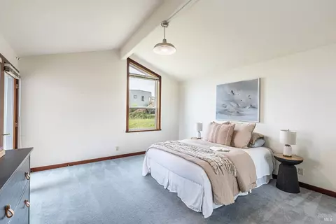 Bedroom - 2025 Dubloon Ct, Bodega Bay, CA 94923 photo 6 of 7