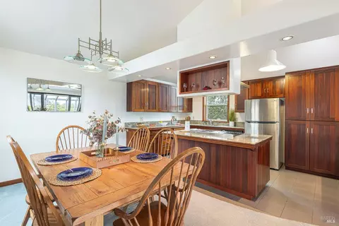 Dining - 2025 Dubloon Ct, Bodega Bay, CA 94923 photo 1 of 2