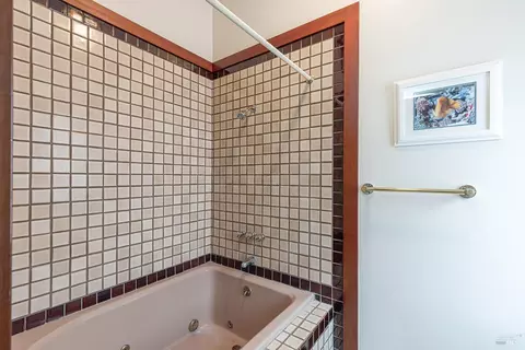 Bath - 2025 Dubloon Ct, Bodega Bay, CA 94923 photo 4 of 5