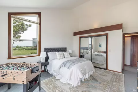 Bedroom - 2025 Dubloon Ct, Bodega Bay, CA 94923 photo 7 of 7