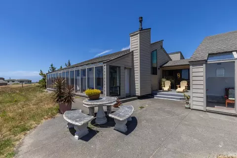 Exterior - 2025 Dubloon Ct, Bodega Bay, CA 94923 photo 2 of 11