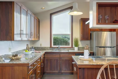 Kitchen - 2025 Dubloon Ct, Bodega Bay, CA 94923 photo 4 of 5