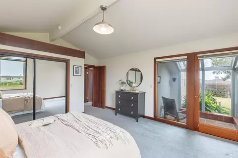 Bedroom - 2025 Dubloon Ct, Bodega Bay, CA 94923 photo 4 of 7