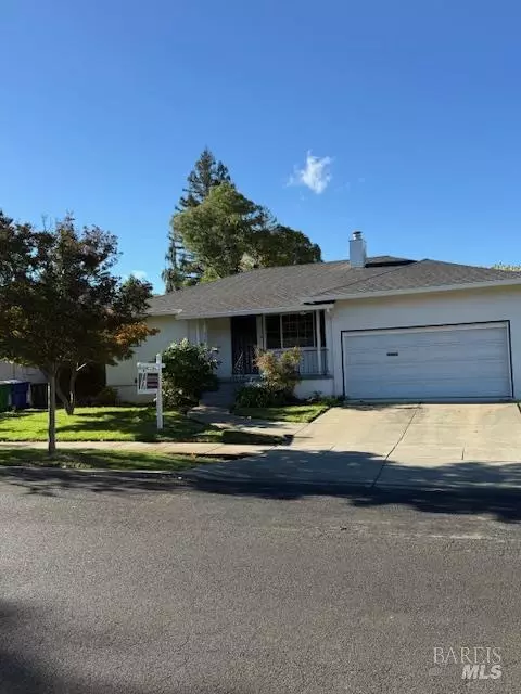 525 Minahen St N, Napa, CA 94559