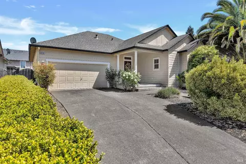 Exterior - 8724 Windsor Rd, Windsor, CA 95492 photo 4 of 6