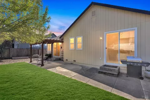 Exterior - 8724 Windsor Rd, Windsor, CA 95492 photo 6 of 6