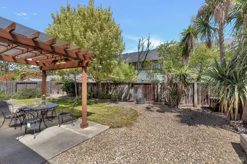 Exterior - 8724 Windsor Rd, Windsor, CA 95492 photo 3 of 6