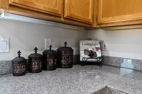 Kitchen - 8724 Windsor Rd, Windsor, CA 95492 photo 3 of 5