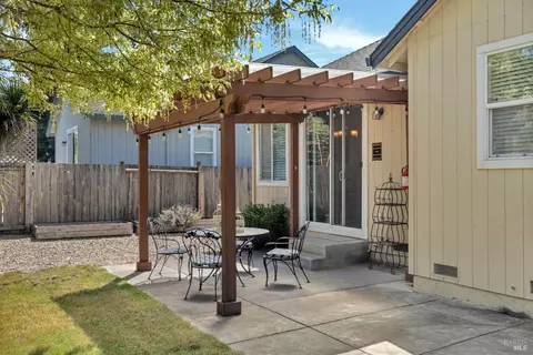 Exterior - 8724 Windsor Rd, Windsor, CA 95492 photo 2 of 6
