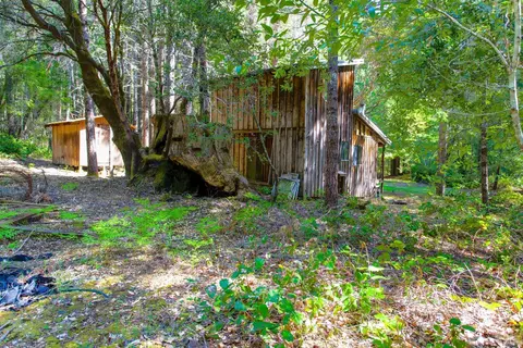 40050 Wilderness Lodge Rd, Branscomb, CA 95417