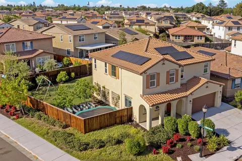 1085 Legion Ct, Dixon, CA 95620