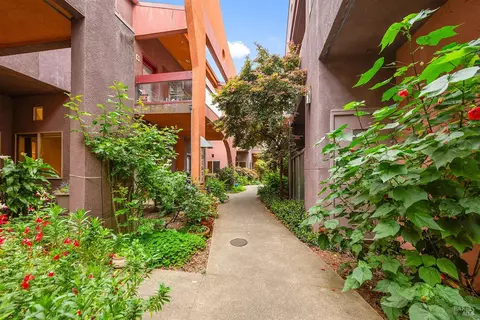 1354 Yulupa Ave #C, Santa Rosa, CA 95405