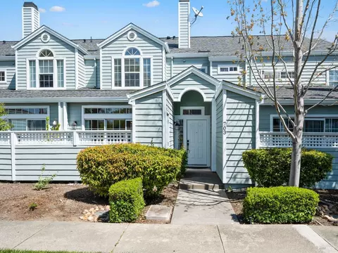 703 W Jasmine Cir, Santa Rosa, CA 95407