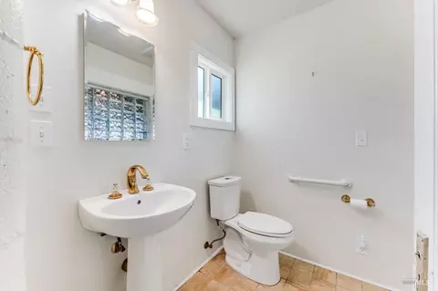 Bath - 4981 Conch Ave, Bodega Bay, CA 94923 photo 1 of 2