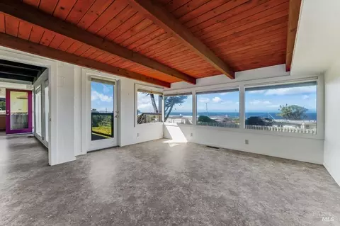 Living - 4981 Conch Ave, Bodega Bay, CA 94923 photo 5 of 9