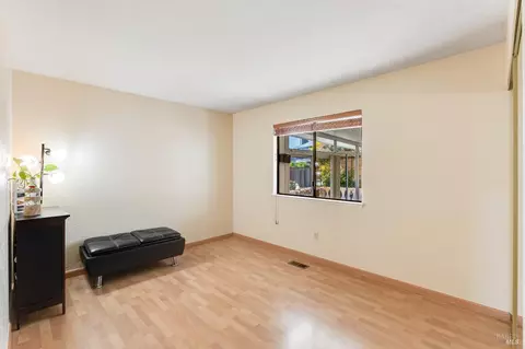 Bedroom - 301 Sea Mist Dr, Vallejo, CA 94591 photo 4 of 4