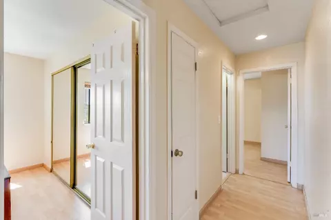 Entry Way - 301 Sea Mist Dr, Vallejo, CA 94591 photo 2 of 2