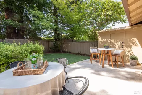 1 Deerfield Ln, Novato, CA 94947