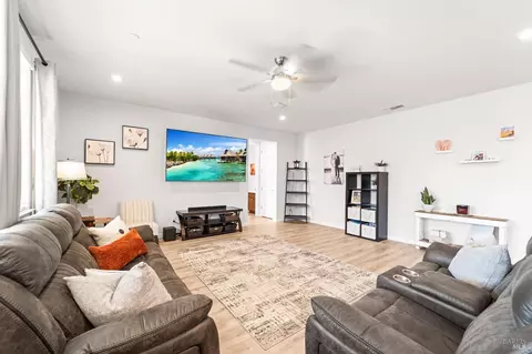 Living - 719 Blake Rd, Vacaville, CA 95687 photo 2 of 3