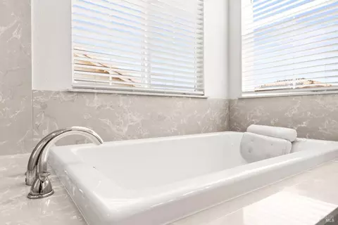 Bath - 719 Blake Rd, Vacaville, CA 95687 photo 3 of 7