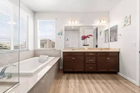 Bath - 719 Blake Rd, Vacaville, CA 95687 photo 5 of 7