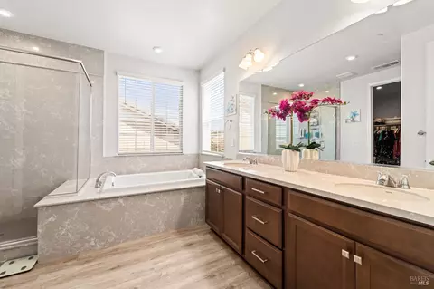 Bath - 719 Blake Rd, Vacaville, CA 95687 photo 2 of 7
