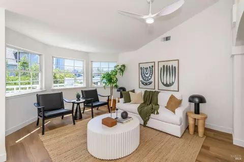 34 Mariners Cir, San Rafael, CA 94903
