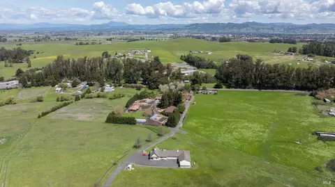 View/Area - 3785 Roblar Rd, Petaluma, CA 94952 photo 9 of 10