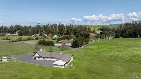 View/Area - 3785 Roblar Rd, Petaluma, CA 94952 photo 4 of 10