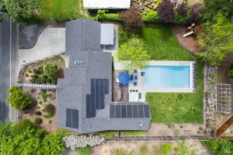 225 Piezzi Rd, Santa Rosa, CA 95401