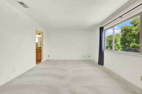 Living - 1163 Granada St, Vallejo, CA 94591 photo 12 of 12