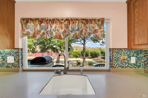 Kitchen - 1163 Granada St, Vallejo, CA 94591 photo 7 of 13