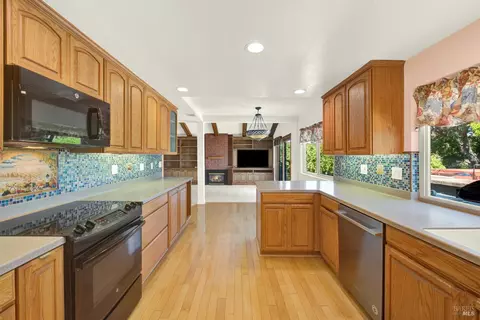 Kitchen - 1163 Granada St, Vallejo, CA 94591 photo 2 of 13