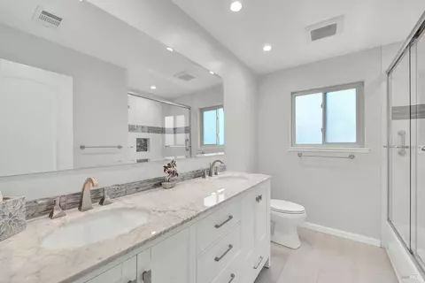 Bath - 1163 Granada St, Vallejo, CA 94591 photo 2 of 9