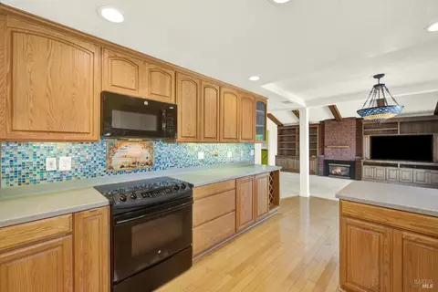 Kitchen - 1163 Granada St, Vallejo, CA 94591 photo 4 of 13