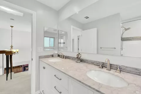 Bath - 1163 Granada St, Vallejo, CA 94591 photo 4 of 9