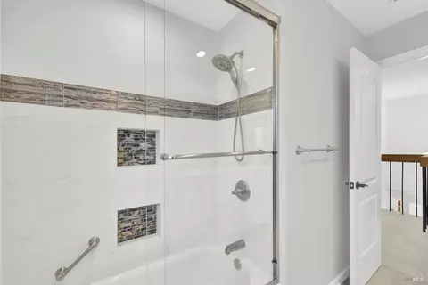 Bath - 1163 Granada St, Vallejo, CA 94591 photo 5 of 9