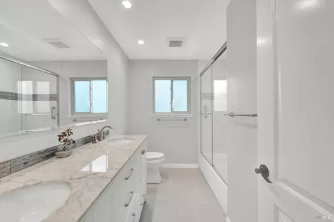 Bath - 1163 Granada St, Vallejo, CA 94591 photo 3 of 9