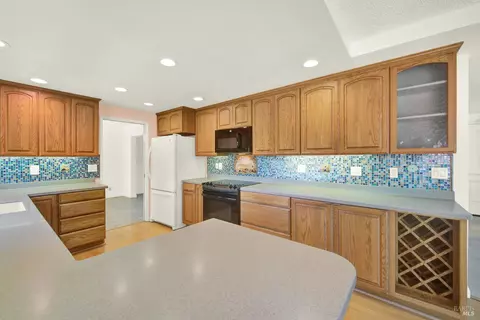 Kitchen - 1163 Granada St, Vallejo, CA 94591 photo 11 of 13