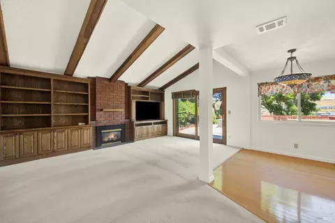 Living - 1163 Granada St, Vallejo, CA 94591 photo 10 of 12