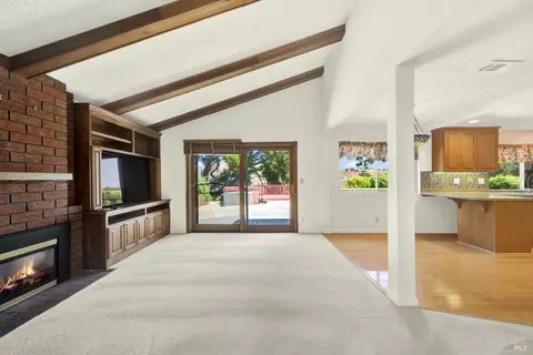 Living - 1163 Granada St, Vallejo, CA 94591 photo 11 of 12