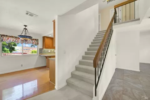Entry Way - 1163 Granada St, Vallejo, CA 94591 photo 3 of 4